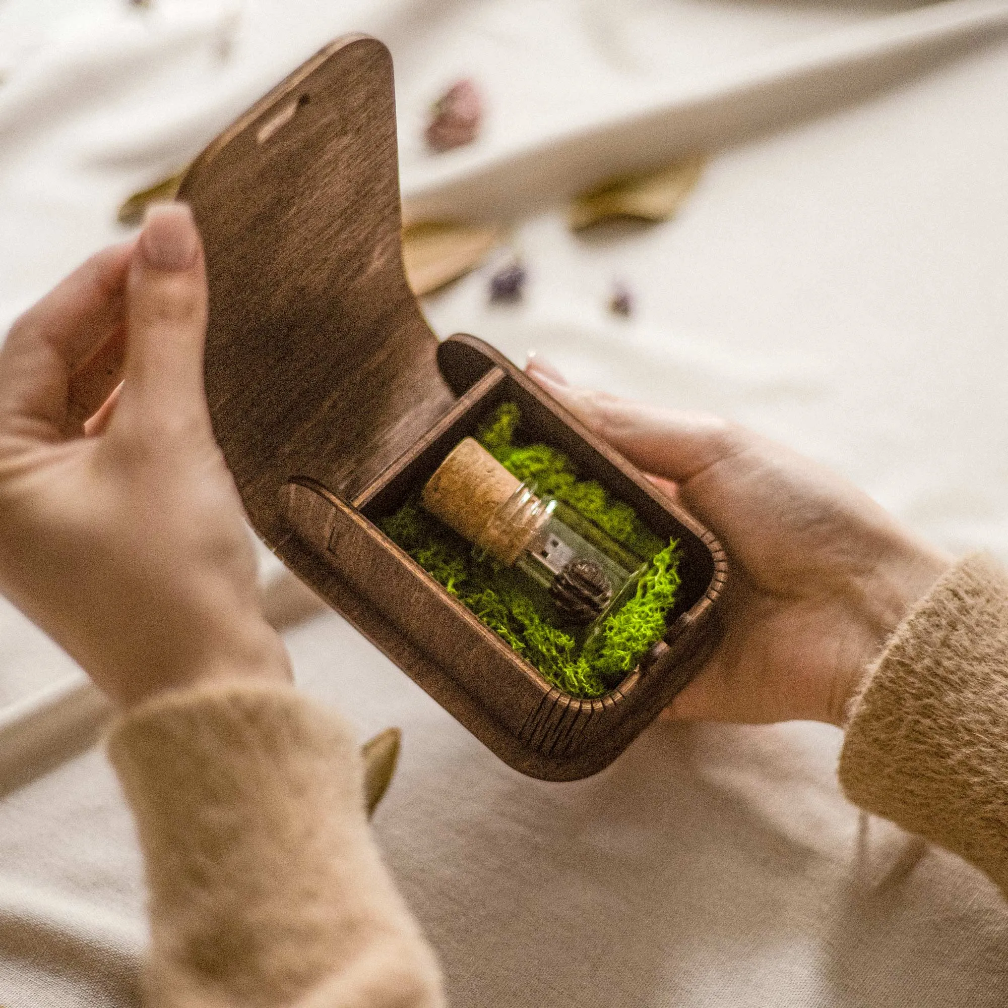 Glass Bottle USB Flash Drive 3.0 with Walnut Personalized Wooden Box