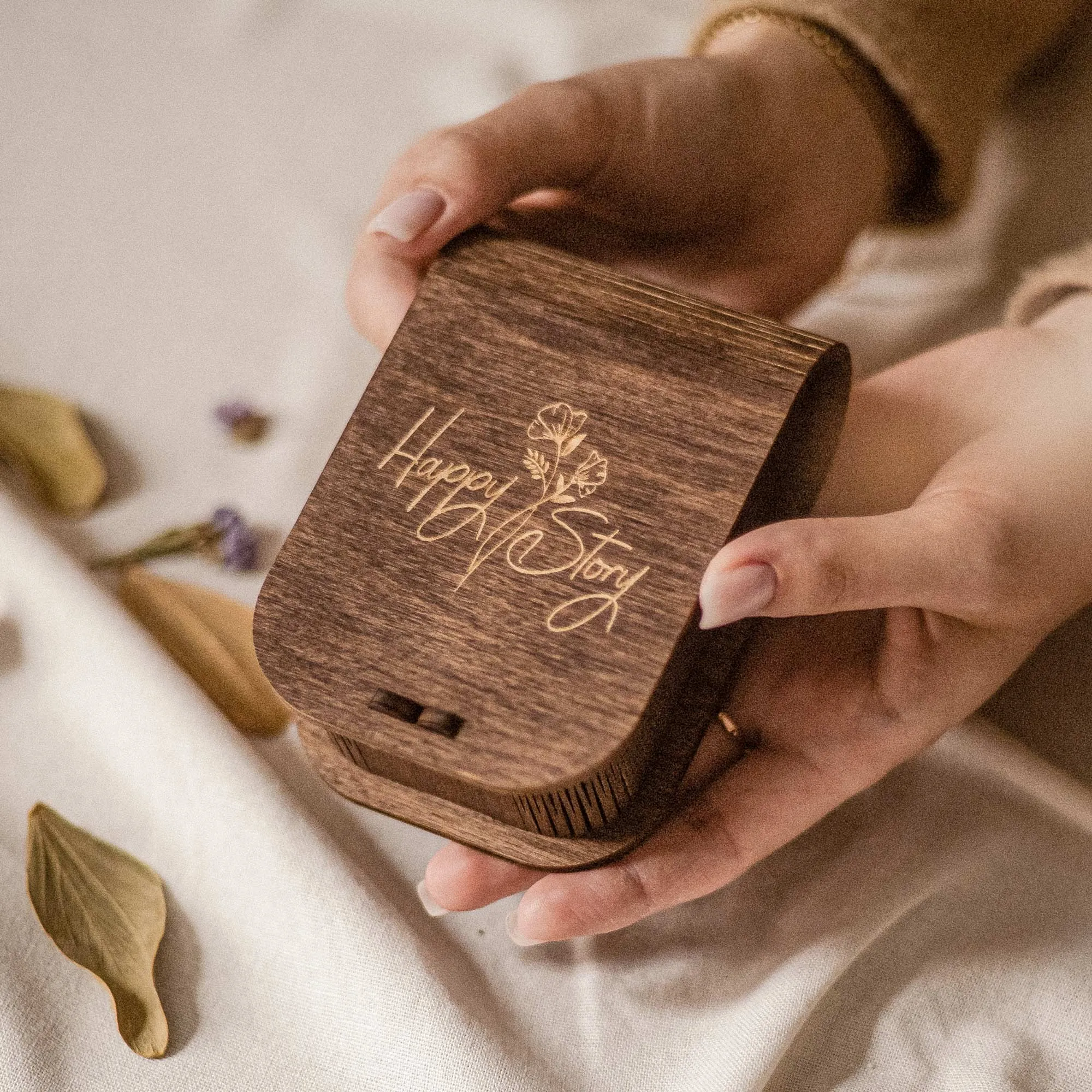 Glass Bottle USB Flash Drive 3.0 with Walnut Personalized Wooden Box