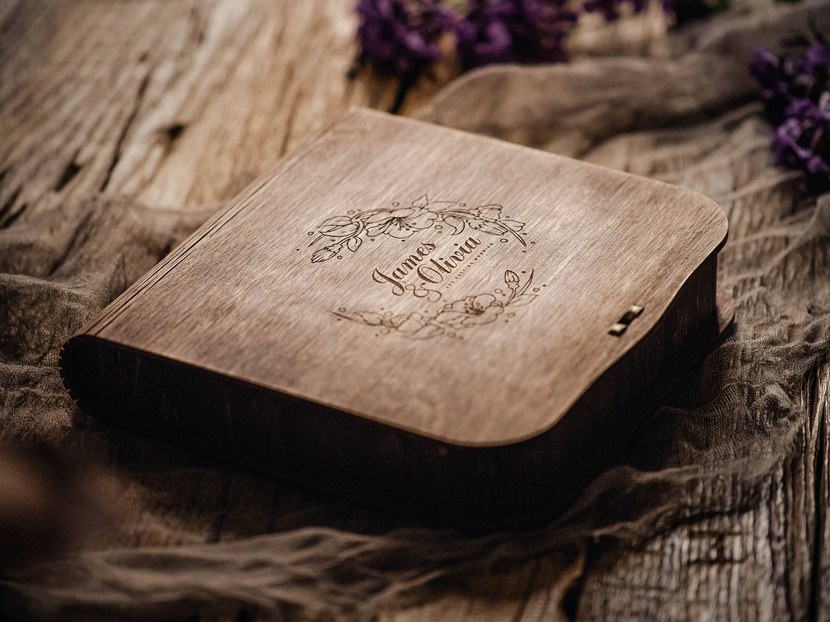 Wooden Photo Box in Vintage Style for Wedding Prints and USB Flash Drive